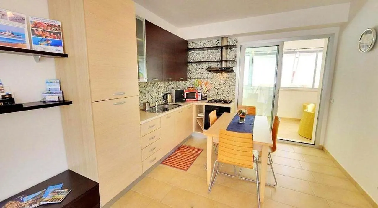 Spacious Apartment With Sea View In Punta Secca