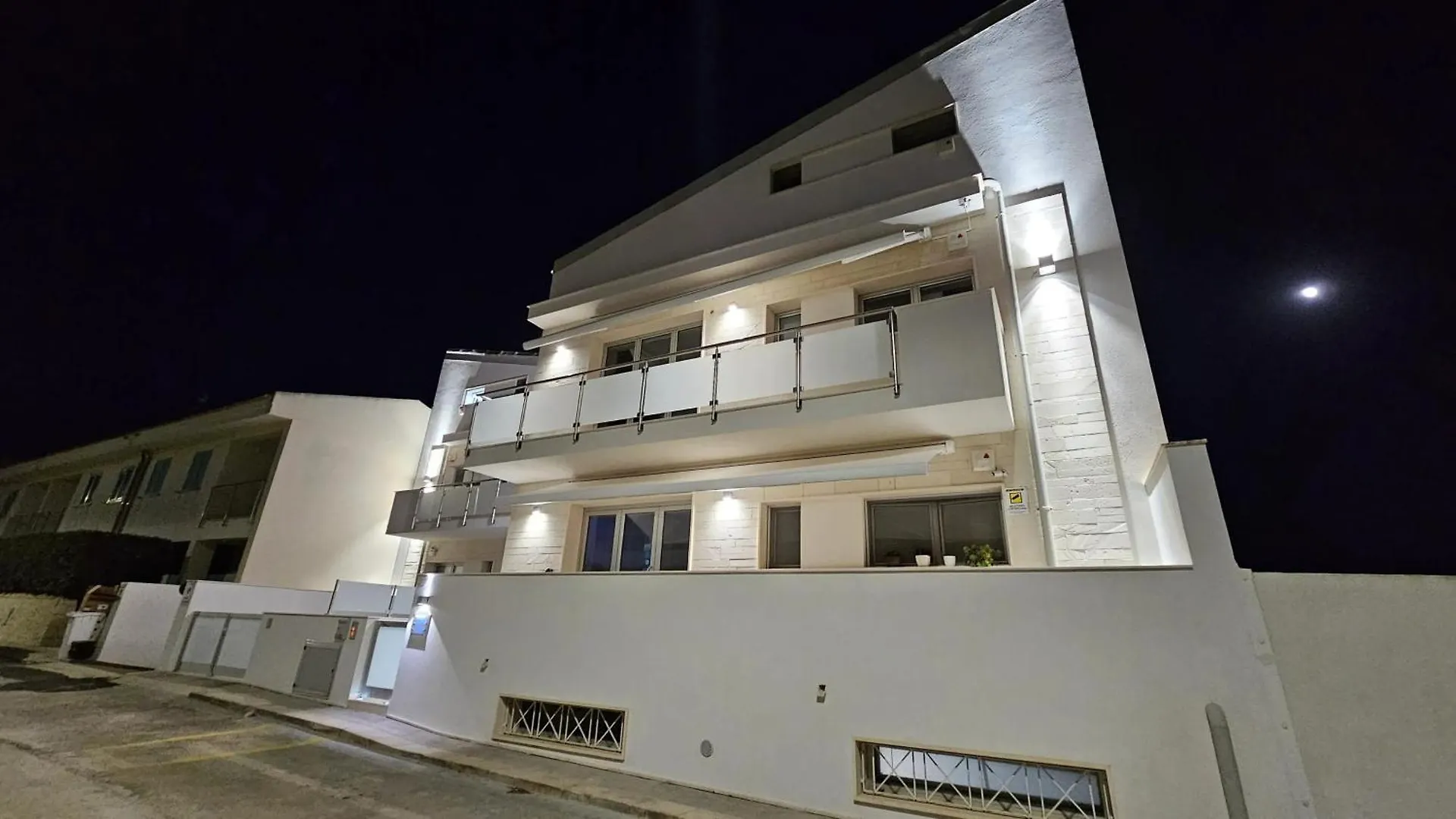 Spacious Apartment With Sea View In Punta Secca