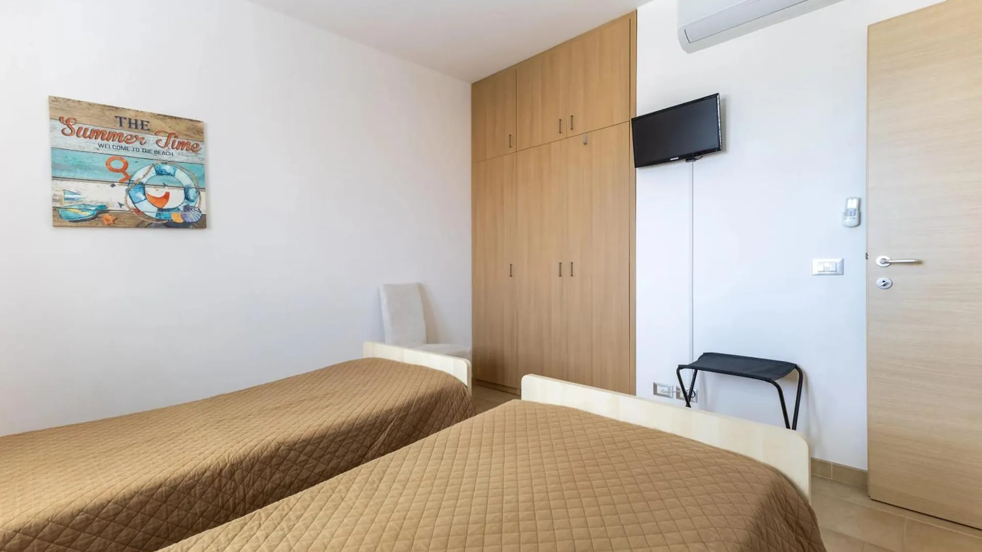 Spacious Apartment With Sea View In Punta Secca