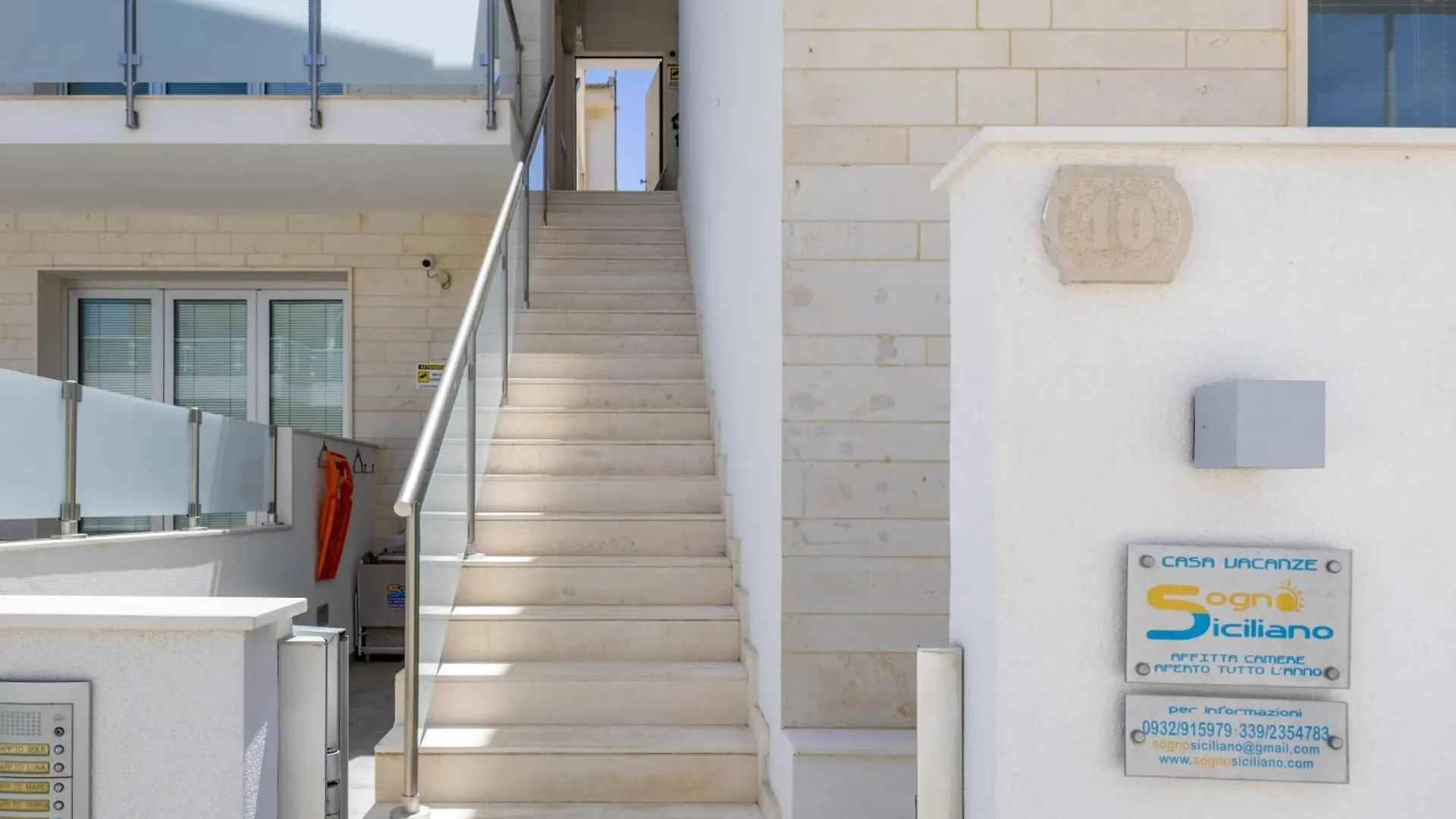 Spacious Apartment With Sea View In Punta Secca